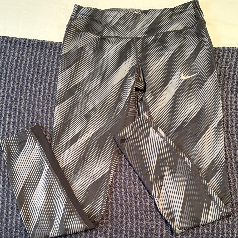 Nike Dynamic Black and Gray Striped Leggings